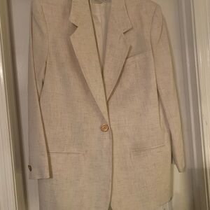 Vintage women’s beige blazer